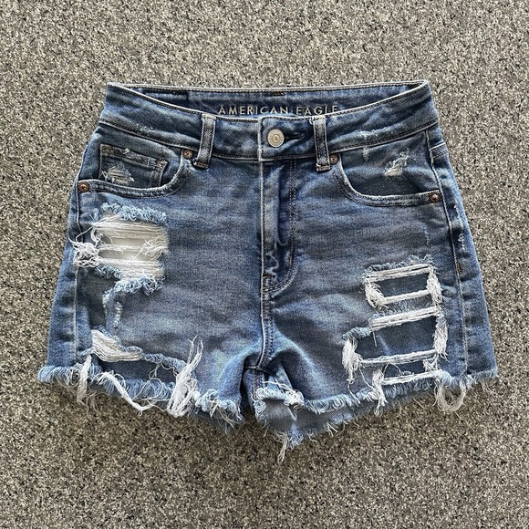 American Eagle Mom Shorts Women's 0 Denim Jean High Rise Distress Ripped Raw Hem - Picture 1 of 8